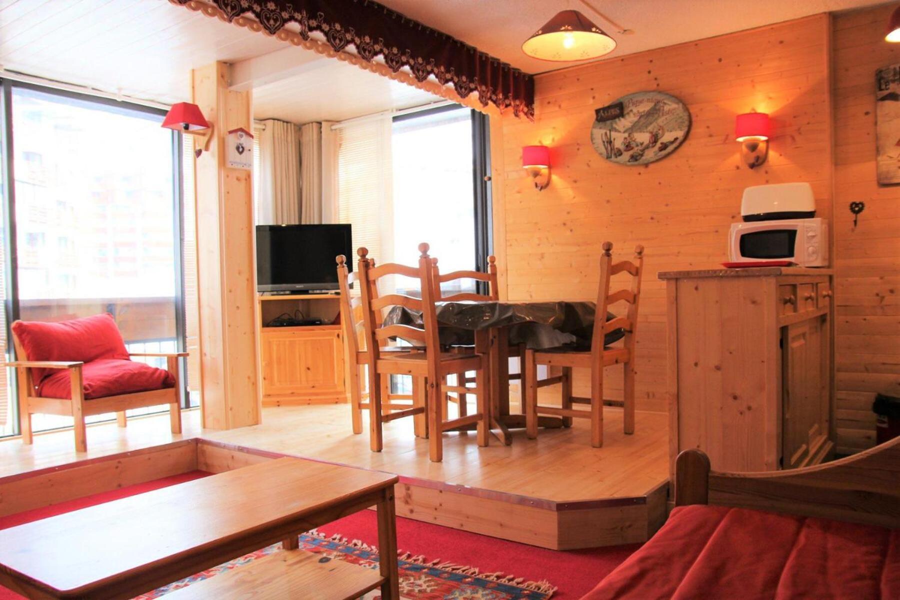 Appartement Roc De Peclet 2 - Location: Chaleureux Avec Dans Un Quartier Calme Mae-9051
